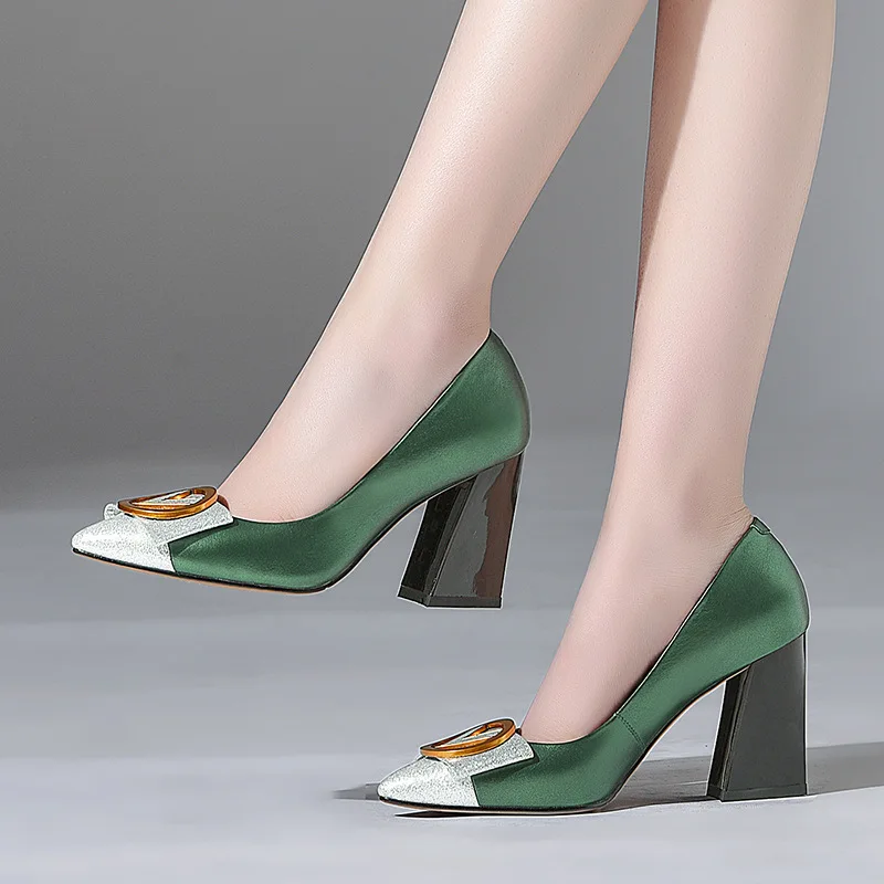 

2018 spring and summer new thick with shallow mouth single shoes fashion pointed metal buckle leather high heels.