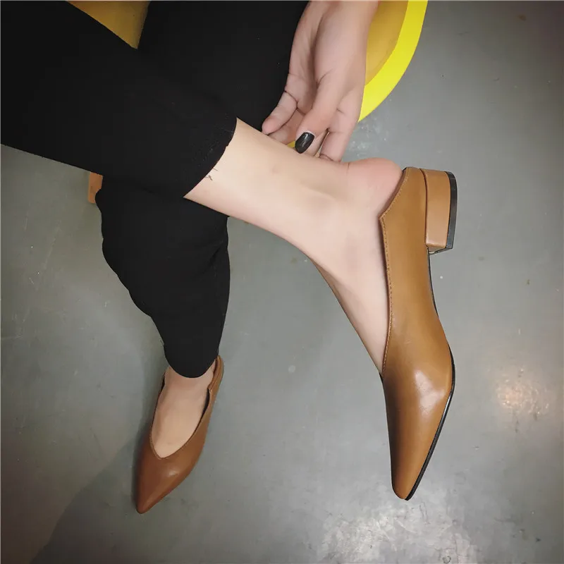 

2017 Spring Pumps Comfortable Pointed Toe Low-Heeled Brief Leather Casual Daily Shoes