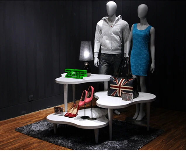3 шт. (комплект) в магазине одежды на полу показана платформа на напольный стол для высокого и низкого стола