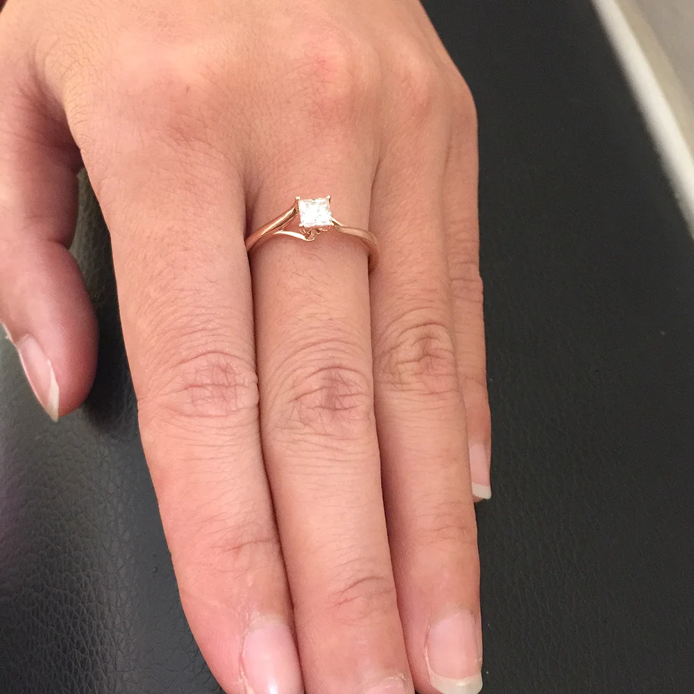 пусеты с бриллиантами 0. 5 карат. кольцо с бриллиантом 2 карата. 1. 5 карат.