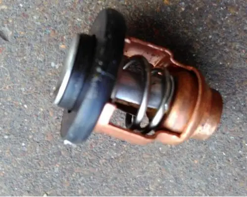 

Boat Engine Thermostat 6E5-12411-02 6E5-12411-00 6E5-12411-10 for Yamaha 2-Stroke 15HP 25HP 30HP 40HP -220HP Outboard Motor