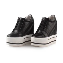 Женские туфли на высокой танкетке наивысшего качества; модные туфли из овечьей кожи на высокой платформе с толстой подошвой и шнуровкой; женская повседневная обувь, увеличивающая рост