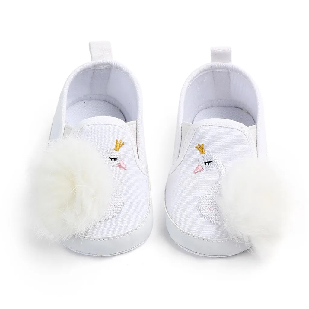 Нескользящая обувь для новорожденных девочек с лебедем и помпоном, обувь для малышей с мягкой подошвой, зимние ботинки для малышей с мягкой подошвой