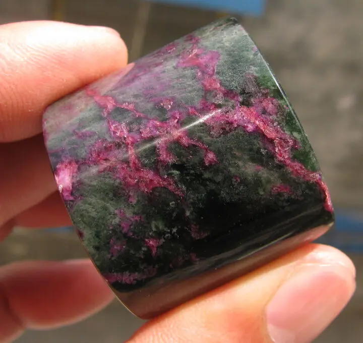 

vintage natural green -pink jewerly hand carved band man thumb ring size13