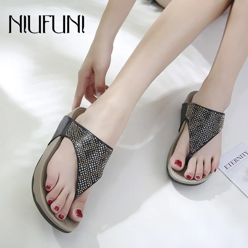

Rhinestone Fashion Low Heel Women's Slippers 2019 New Flip Flops Casual Wear Slip On Flat Shoes NIUFUNI Ladies Sandals Slides