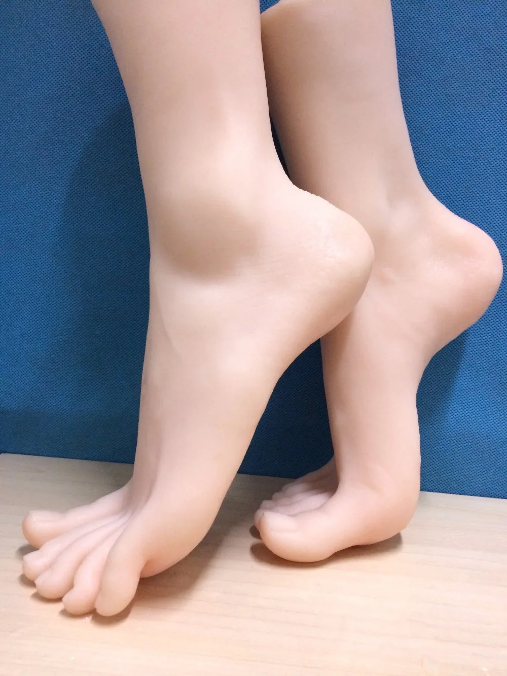 Silicone women feet model, fake foot/feet sex/female feet/real doll feet/ foot fetish/ sole/ Footfetish/Footworship/girl foot photo image