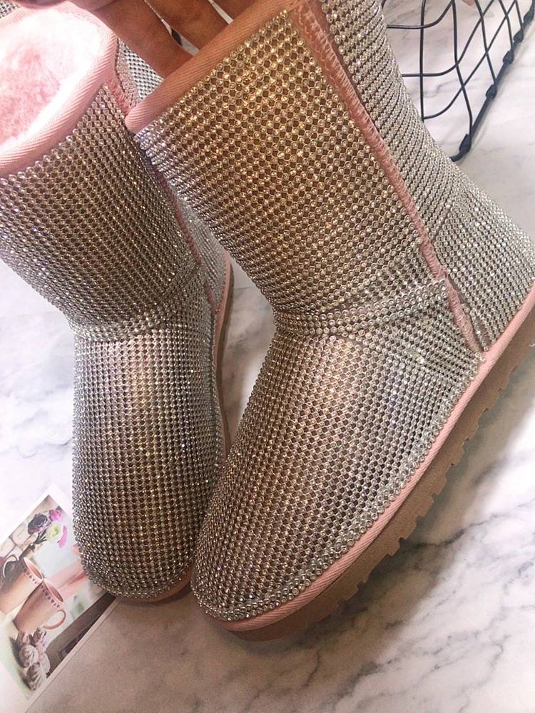 Шикарные женские зимние ботинки Rhinestone весь стразы женские зимние ботинки на плоской подошве; цвет розовый, черный, с украшением в виде кристаллов зимние ботинки из натурального фото ручной работы