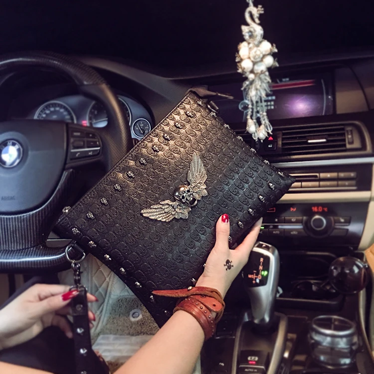 

NEW Male Rivets Handbag Men's Skull Clutch Envelope Bag Casual Purse Handbag Best Gifts Luxury Shoulder Bag Drop Shiping