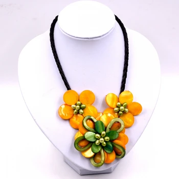 

2019 Europe brand Luxury Shell flower necklace Yellow mop shell green Freshwater pearl necklaces for womens women Hot selling