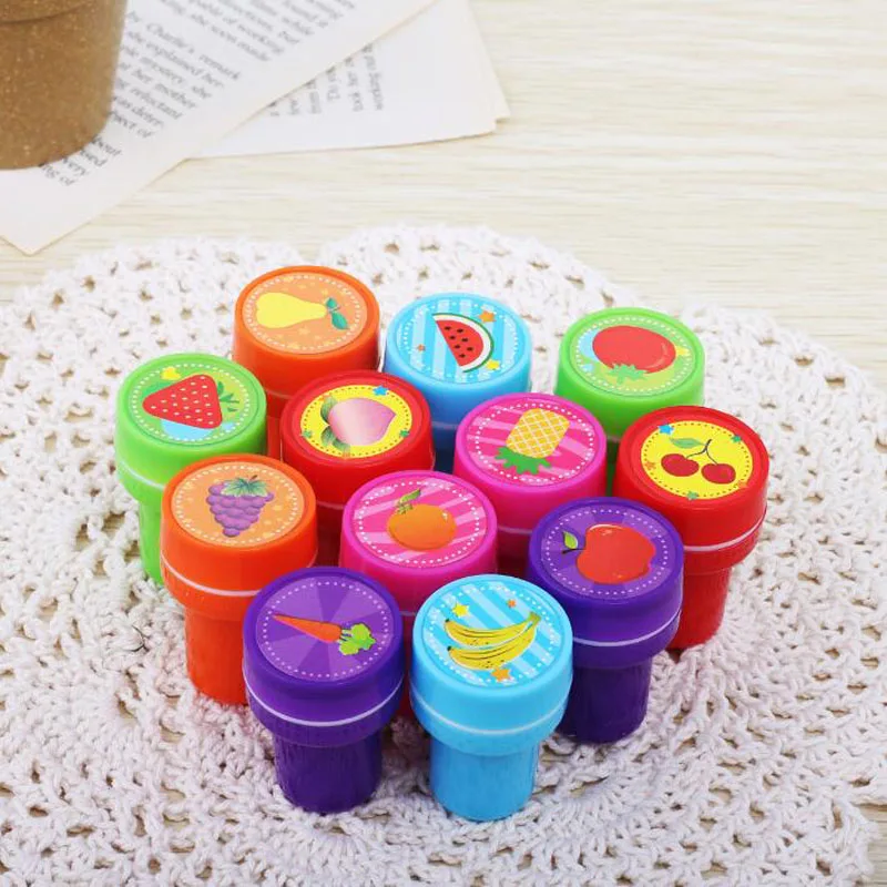 

1pcs Cute Fruit Series Seal Round Plastic Cartoon Bring Inkpad Seal Toy School Office Party Favors Kids Educational Stationery