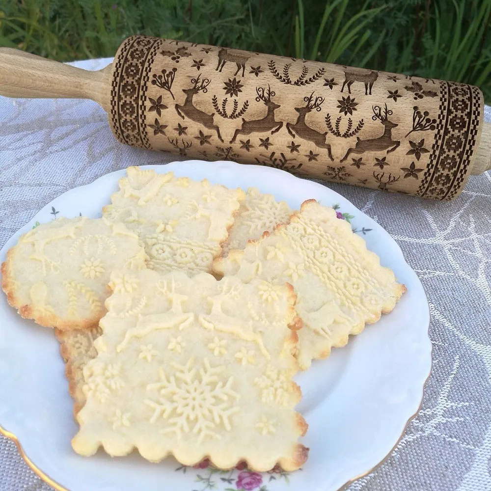 

Christmas Reindeer Snowflake Embossed Rolling Pin Carving Wood Baking Cookies Fondant Cake Dough Rolling Pin