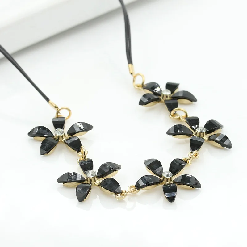 Корейский стиль гардения ожерелье пятилистный цветок личности Творческие вечерние женские кожаные цепи женское ожерелье - Окраска металла: Black