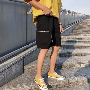 

Men loose tooling shorts in summer