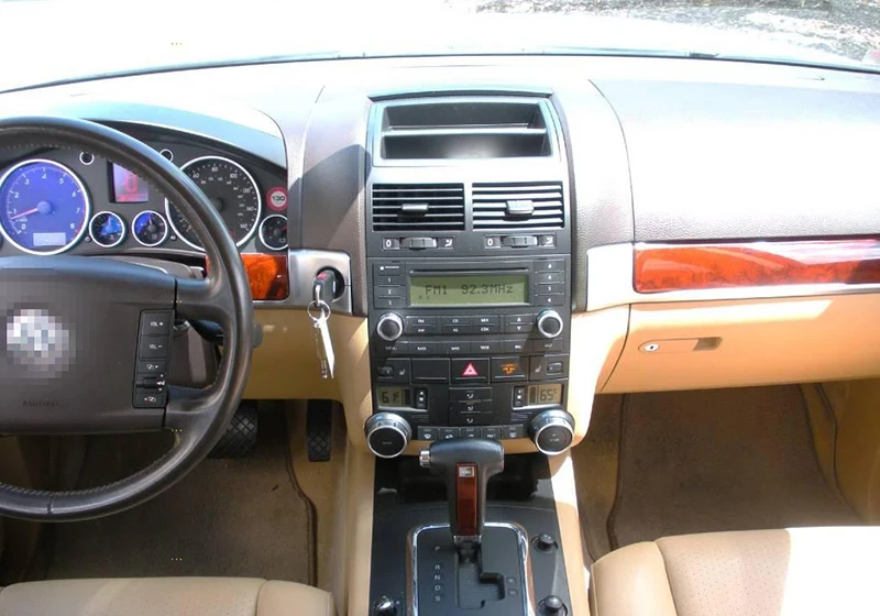 volkswagen-touareg-2005-interior-wallpaper-5