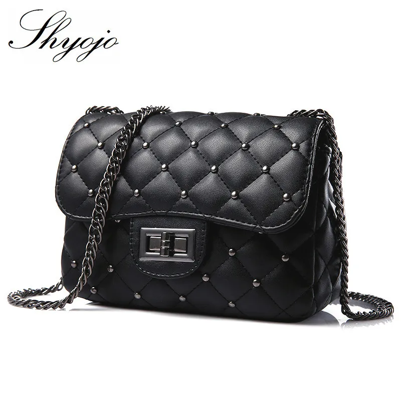 Маленькие стильные сумки. Сумочка с цепочкой через плечо. Mcm boston черная маленькая сумка. Женские сумочки через плечо на валберис. Рандеву сумки женские.