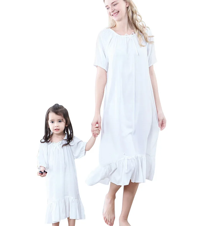 

Summer Mother and Daughter Matching Nightgowns Dress White Pijamas Retro Girl Dresses 2019 Family Matching Pajamas Clothes