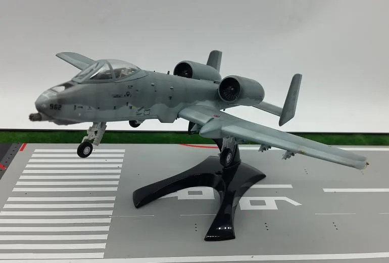 TRUMPETER 1: 72 USAF A-1" Lightning" II Штурмовик модель немецких солдат 1990 37112 избранная модель