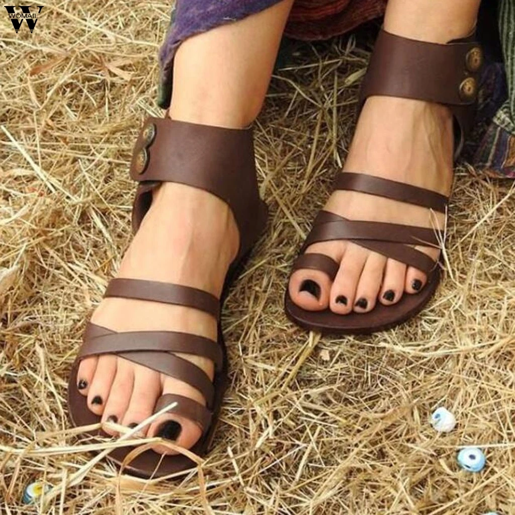 Летние женские сандалии на платформе; Вьетнамки в римском стиле с заклепками; кожаные сандалии-гладиаторы; Цвет черный, коричневый; женская обувь на плоской подошве; 2 цвета; May28