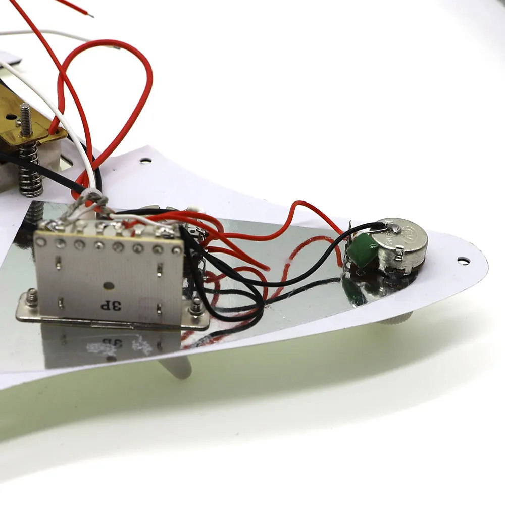 Загруженная электрогитара Strat Pickguard Prewired ST Pickguard белая с керамической двойной Colis звукосниматели "хамбакер" подходит для крыла