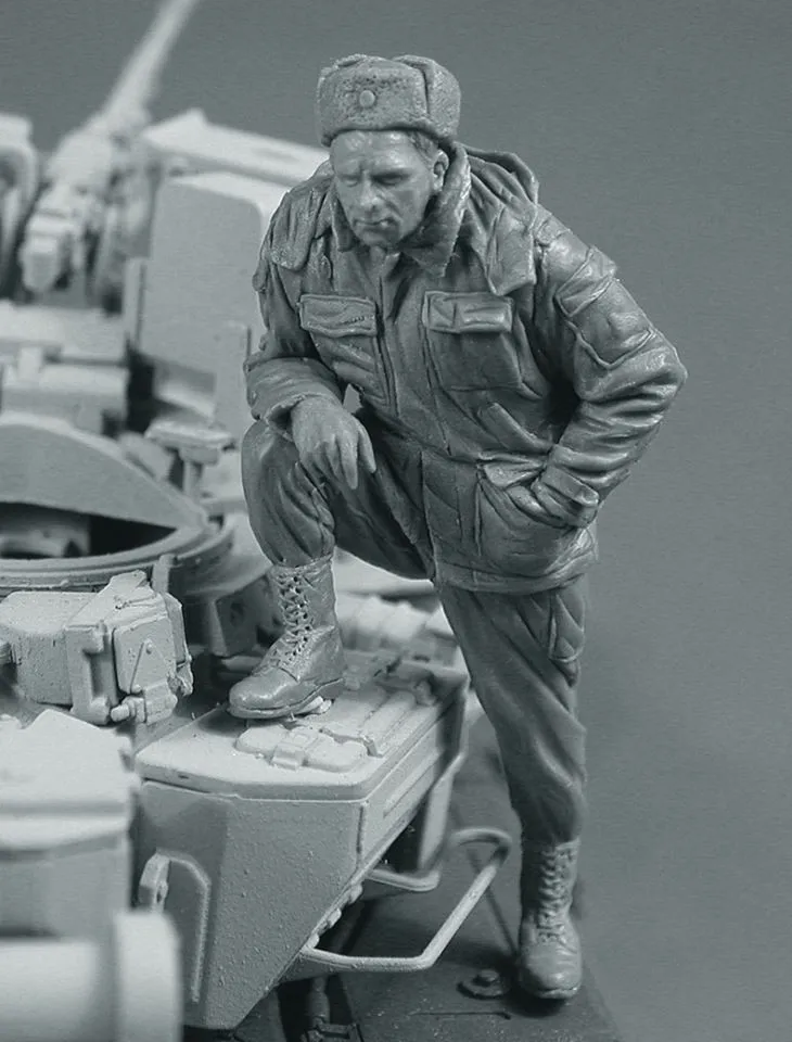 

Unpainted Kit 1/ 35 Modern Russian tanker standing soldier figure Historical Figure Resin Kit