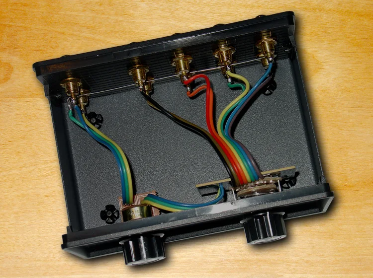 Mini Stereo 4-IN-1-OUT RCA Signal Input Audio Splitter Switcher Volume