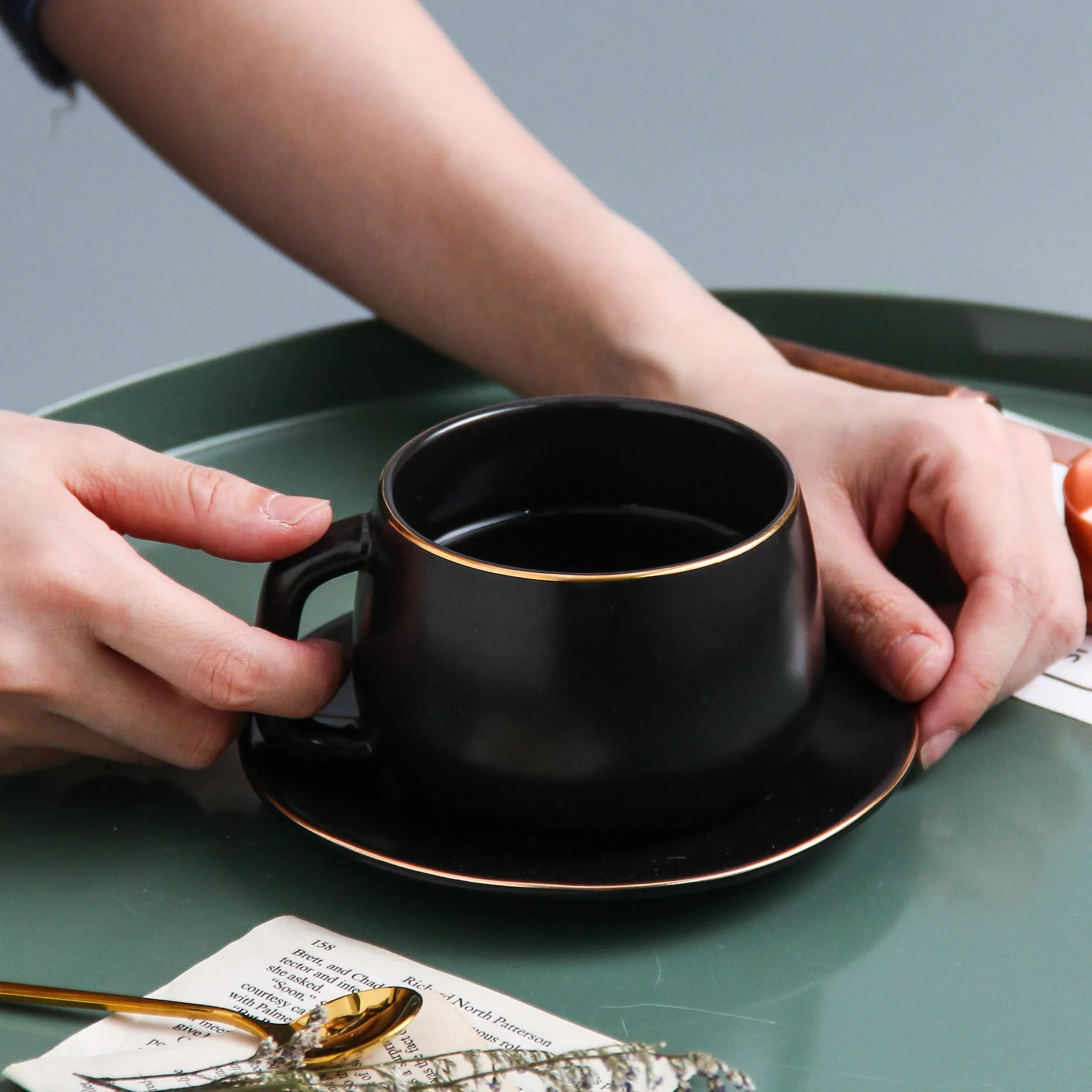 New fashion eco-friendly europe nordic ceramic golden coffee mug with handgrip funny mugs 280ml/9.5oz two colors