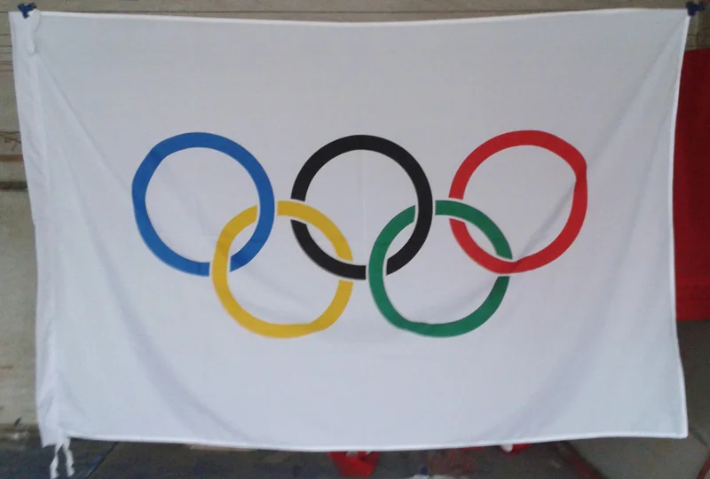 Купить ои. Олимпийский флаг 90x135 см.. Флажок Олимпийских игр. Флаг олимпиады. Олимпийские кольца флаг.