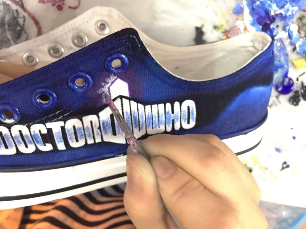 Вэнь дизайн на заказ ручная роспись обувь Доктор Кто логотип для женщин и мужчин Низкий Топ синий холст спортивная обувь на плоской платф