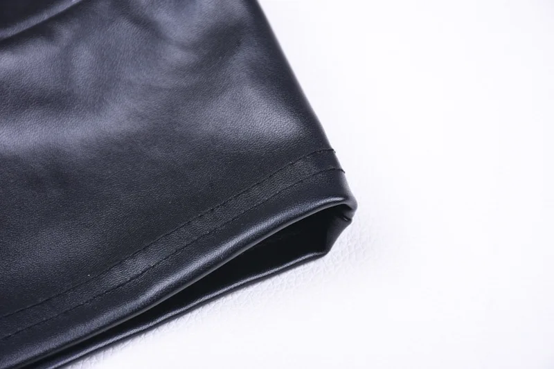 10718323930_564622163