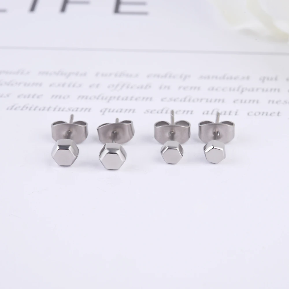 2018 New Small Rrhombus 100 Pure Titanium Stud Earrings for Women Lady