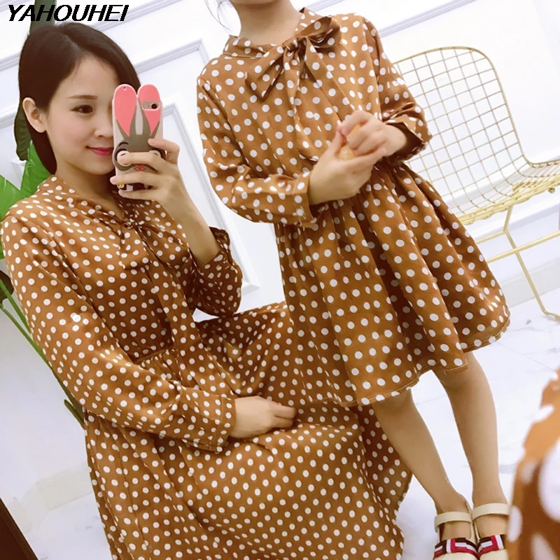 

Popular Mother Daughter Dress Spot Brown Dresses Summer Family Matching Dresses Fashion Girl Family Dress