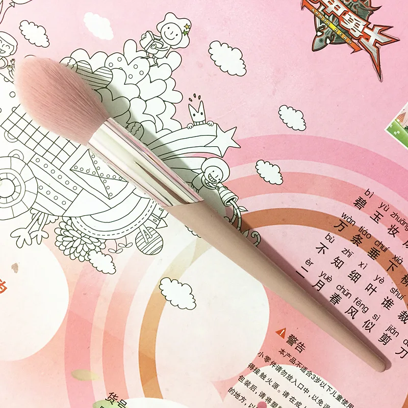 

Makeup brush flame-shaped highlight brush brightening powder brush blush brush