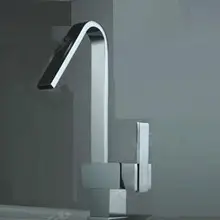 Высокое качество Меди вращающихся холодная и горячая вода кухонный кран смесителя одной ручкой площадь бассейна раковина краны кухонные принадлежности