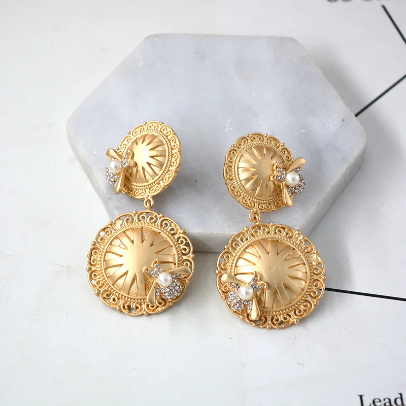 

Fashion Romantic Round Bee Pearl Geometric Earrings for women