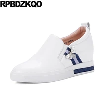 Толстой подошве белые кроссовки повседневные туфли на плоской подошве дизайнерские жемчуг лифт клин горный хрусталь известная Брендовая обувь Скрытая Для женщин Muffin Кристалл Би