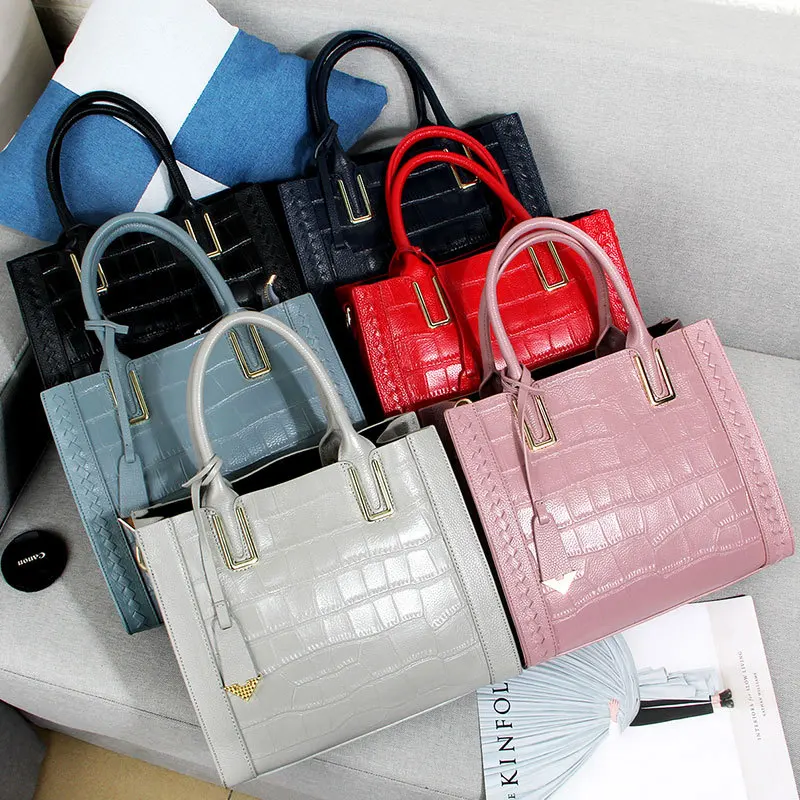 

2018 European and American Rivet Chain Design Head Layer Cowhide Women Flap Bag Small Square Bag Simple Leather Handbag Silver