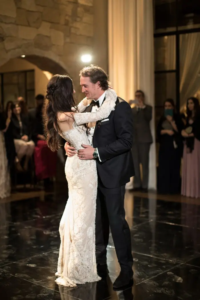 we-cant-decide-which-we-love-more-the-elegant-opulence-or-epic-views-in-this-malibu-rocky-oaks-wedding-katrina-jayne-61-700x1050
