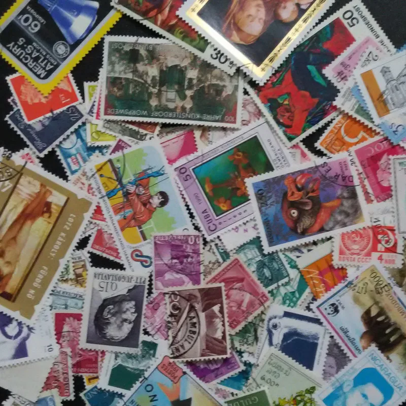 Wholesale 100 PCS / Lot Used Postage Stamps With Post Mark In Good