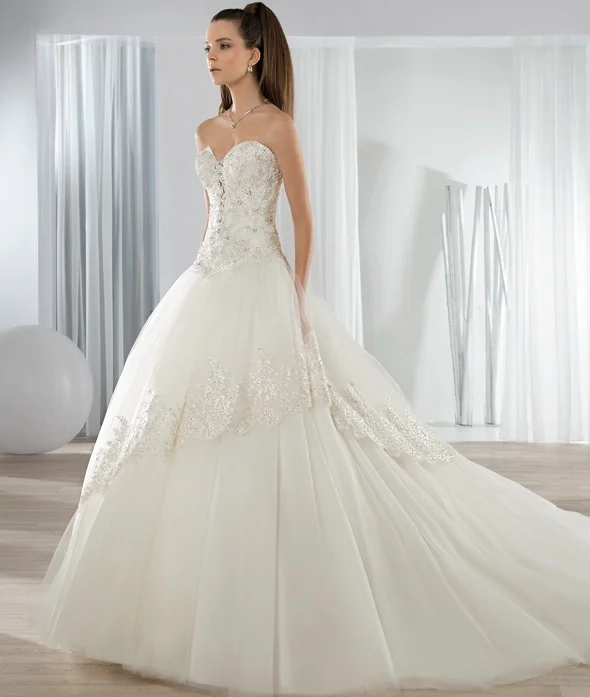 Cheap!! Elegant Backless Ball Gown Lace Wedding Dress