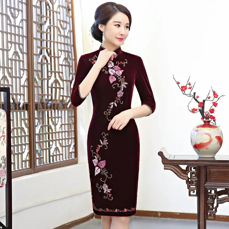 Осень новый бархат Тонкий Cheongsam Китайский Стиль платье для мамы Винтаж китайский Для женщин цветочный бисером Qipao леди подарок