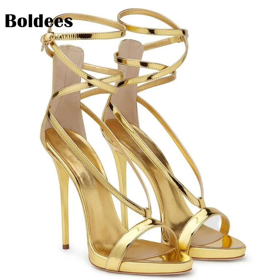 salto alto dourado brilhante