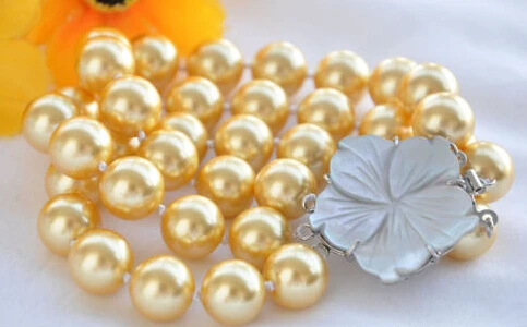 

001872 BEAUTIFUL 3row South Sea Shell Pearl Bracelet