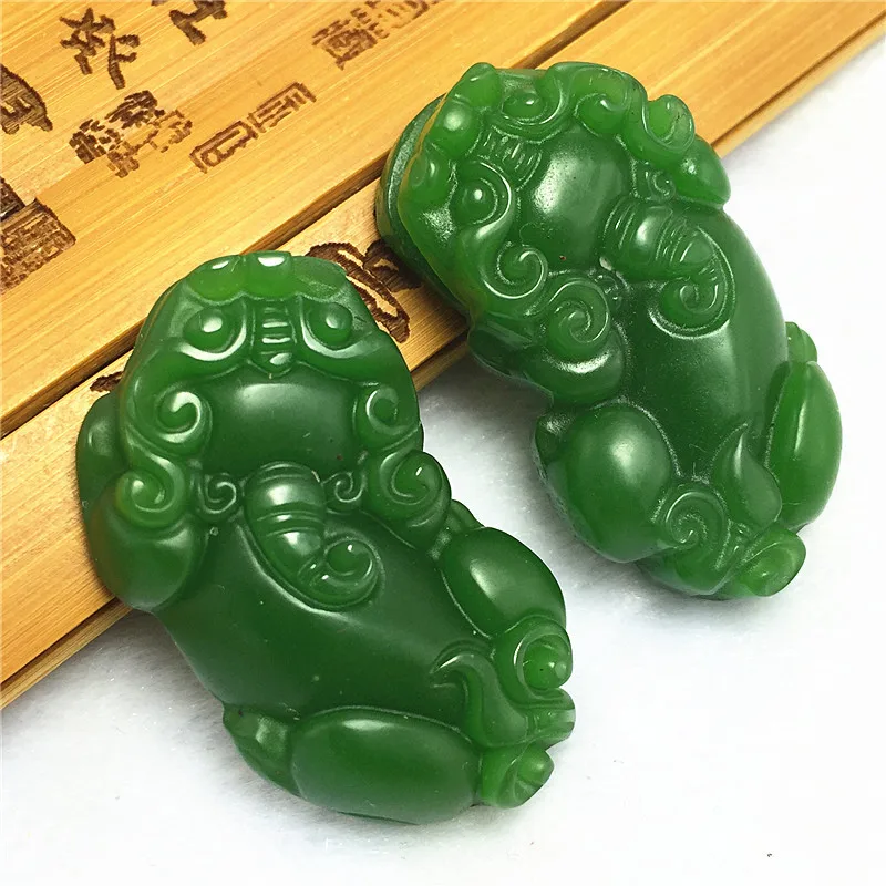 High imitation Green Pendant Necklace Carved PIXIU Fortune Amulet Ward
