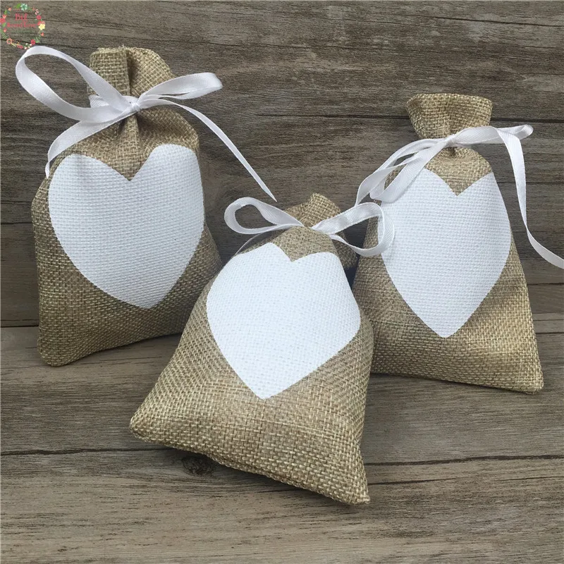 9x14cm 50pcs Vintage Natural Burlap Hessia Gift Candy Bags Wedding Party Favor Gift Box Pouch Jute Love Heart Gift Bags Wedding