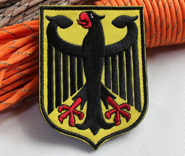 Немецкий черный ястреб щит значок Радужный шлем с флагом Спарта EDC коммуна вышивка патч для униформы воинов боевой нарукавник