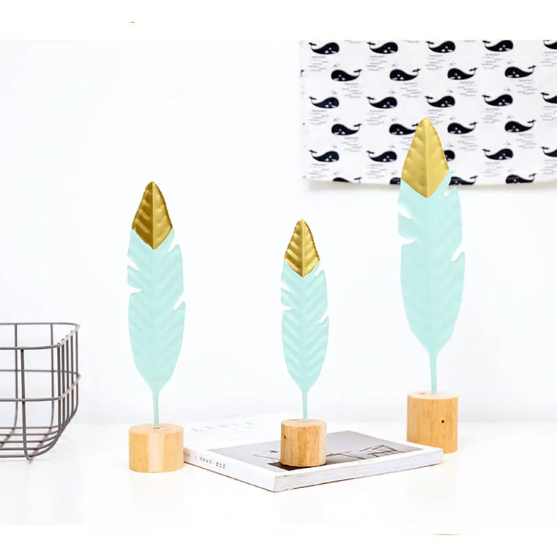 

1Pcs Metal Crafts Wrought Iron Wooden Base Feather Statue Bedroom Living Room Desktop Decoration Table Office Home Accessories
