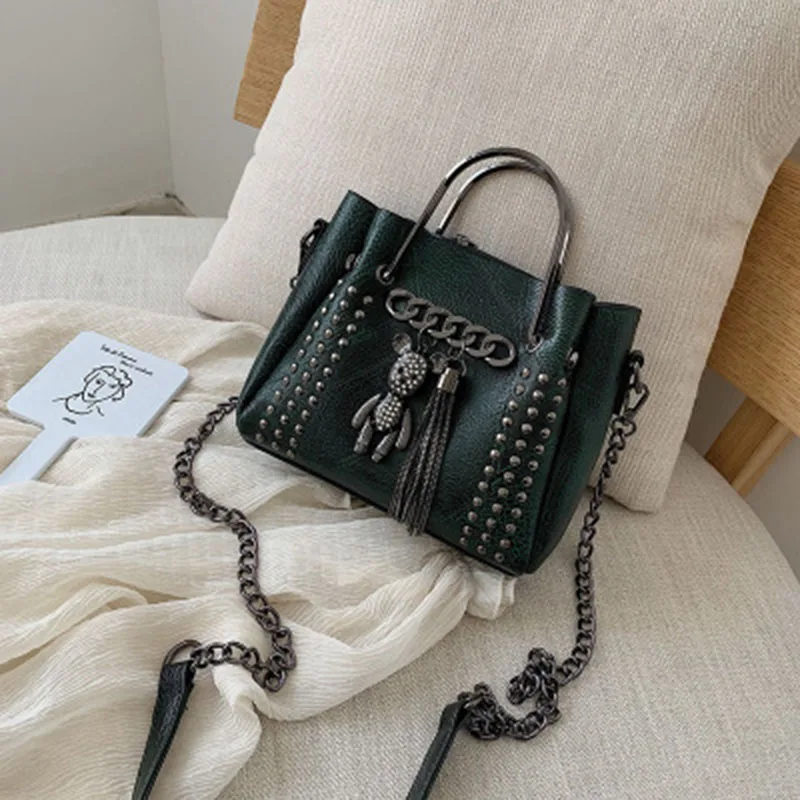 

2019 four seasons explosions chain slung fashion multi-purpose rivet small square bag wild elegant retro female shoulder bag