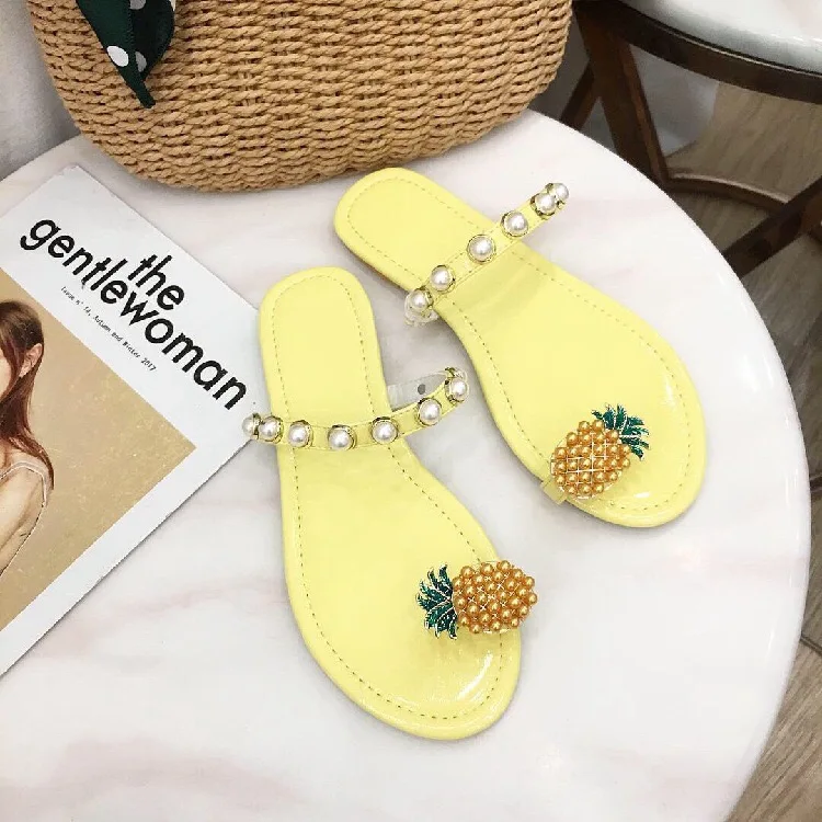 Г. женские летние шлепанцы новая Корейская версия милые сандалии на плоской подошве с открытым носком, украшенные ананасом и жемчугом вьетнамки
