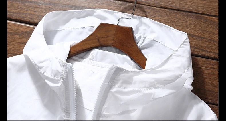 2020 Light-Weight Men's Summer Hooded Jacket Thin Windbreaker Packable Sunscreen Waterproof Beach Casual Zipper Coat Solid Color