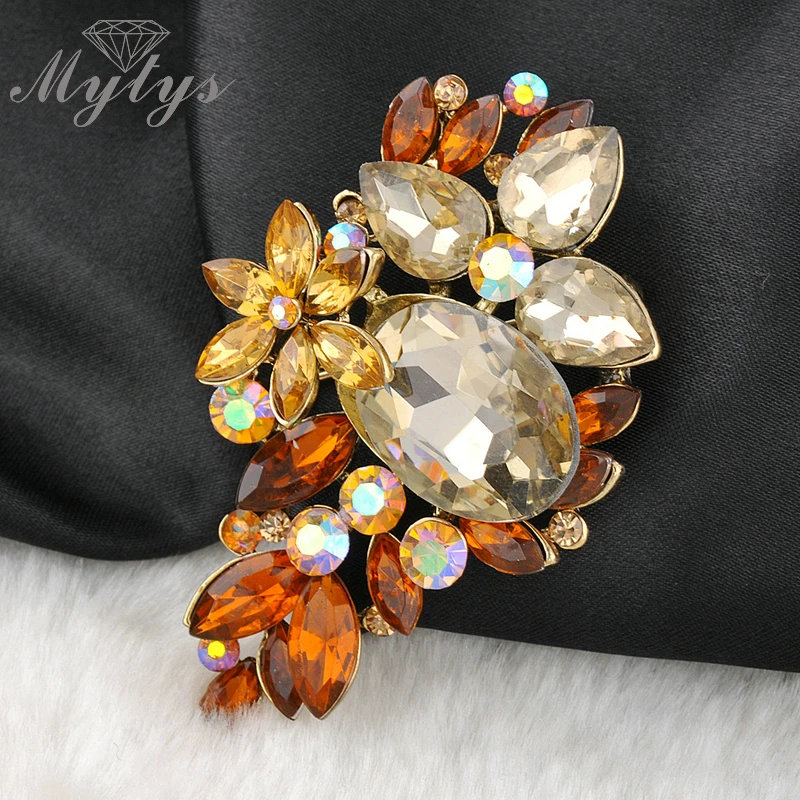 

Mytys Clearance Price High Quality Limited Quantity Fashion Brooches Pins Crystal Brooch for Women X131 X132
